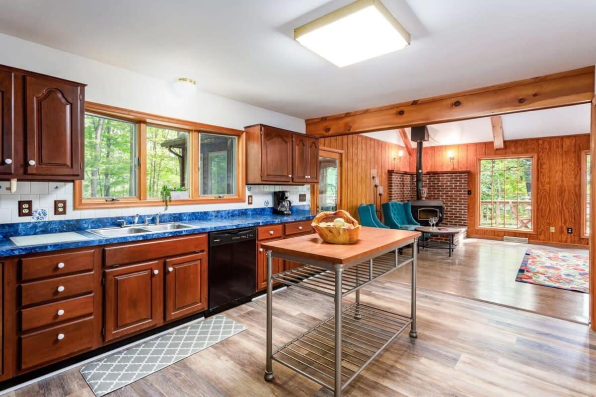 Huge Cabin W Hot Tub, Deck, Grill, Fire Pit, Wifi Berkeley Springs Kültér fotó